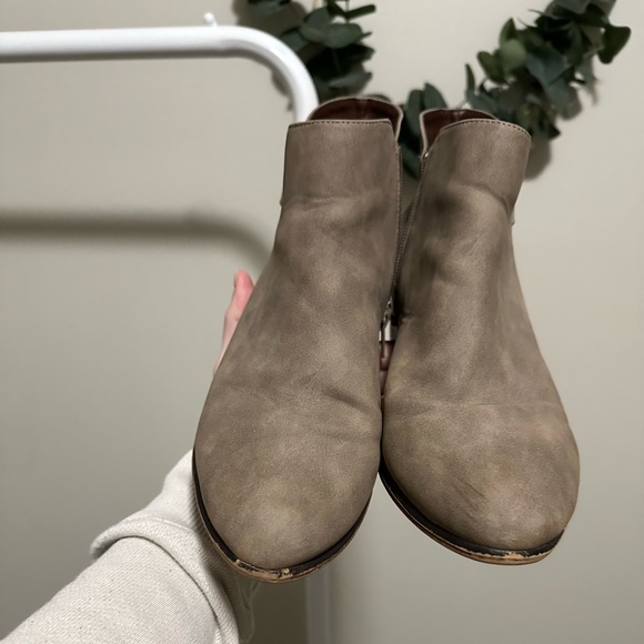 Crochet Women’s Taupe Booties with Zipper Details and Zipper Closure size 8 - Picture 3 of 5